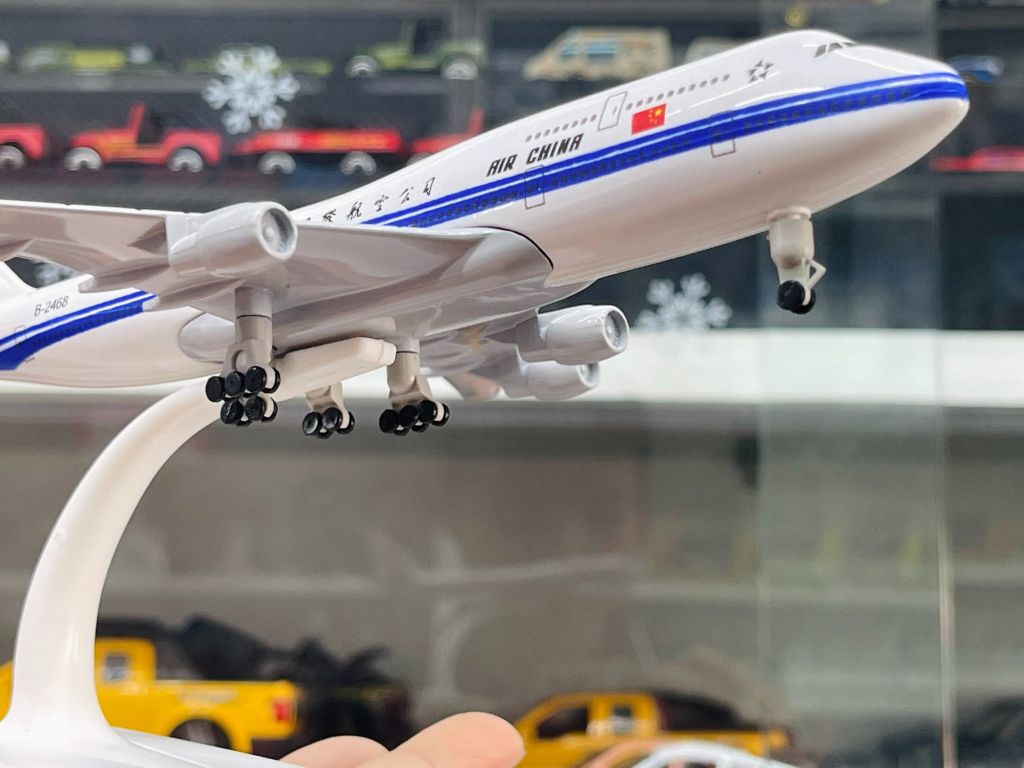 Mô hình máy bay Air China Boeing B747 20cm MB20019