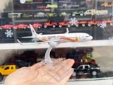  Mô hình máy bay China Estern Boeing B737 có đế 16cm MB16207 