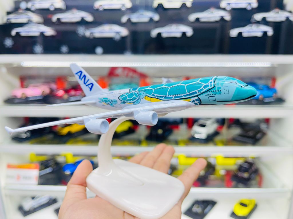 Mô hình máy bay ANA Blue Turtle Kai A380 có đế 16cm MB16210