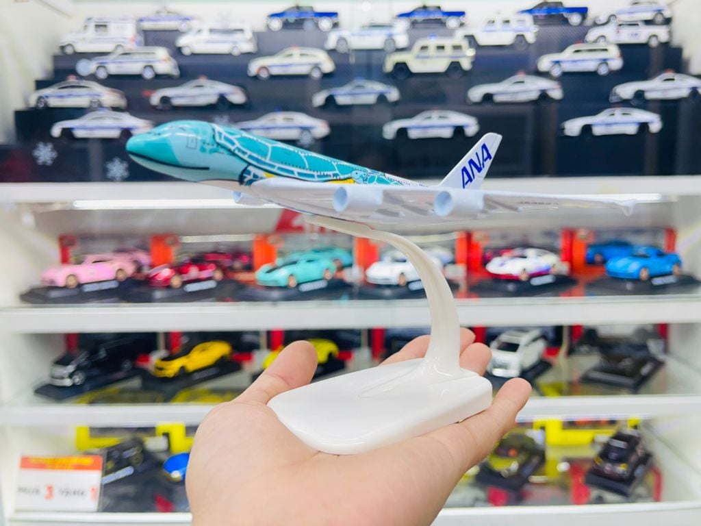 Mô hình máy bay ANA Blue Turtle Kai A380 có đế 16cm MB16210