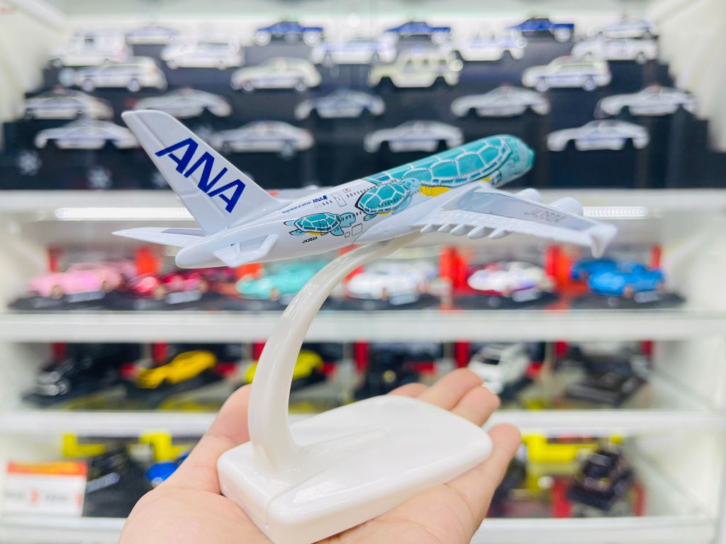 Mô hình máy bay ANA Blue Turtle Kai A380 có đế 16cm MB16210