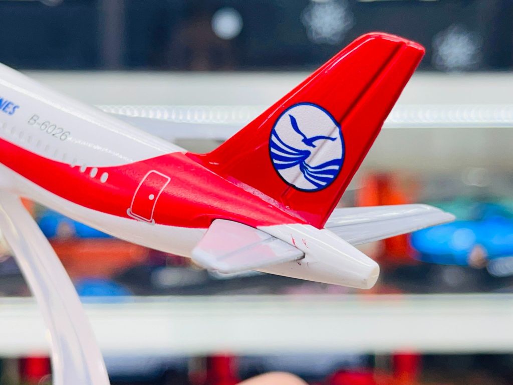 Mô hình máy bay Hãng Hàng Không Tứ Xuyên Airbus Sichuan A330 có đế 16cm MB16213