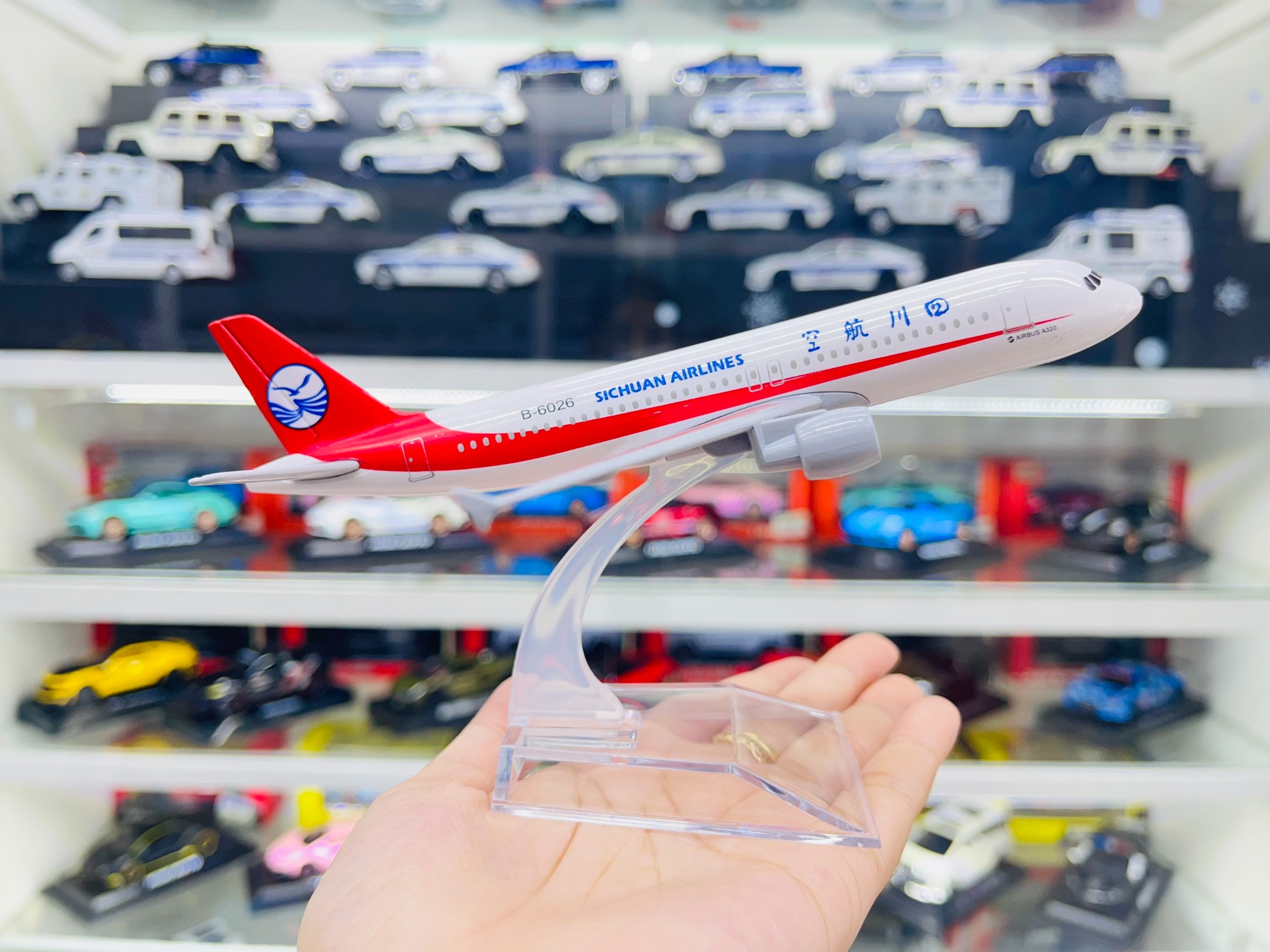  Mô hình máy bay Hãng Hàng Không Tứ Xuyên Airbus Sichuan A330 có đế 16cm MB16213 