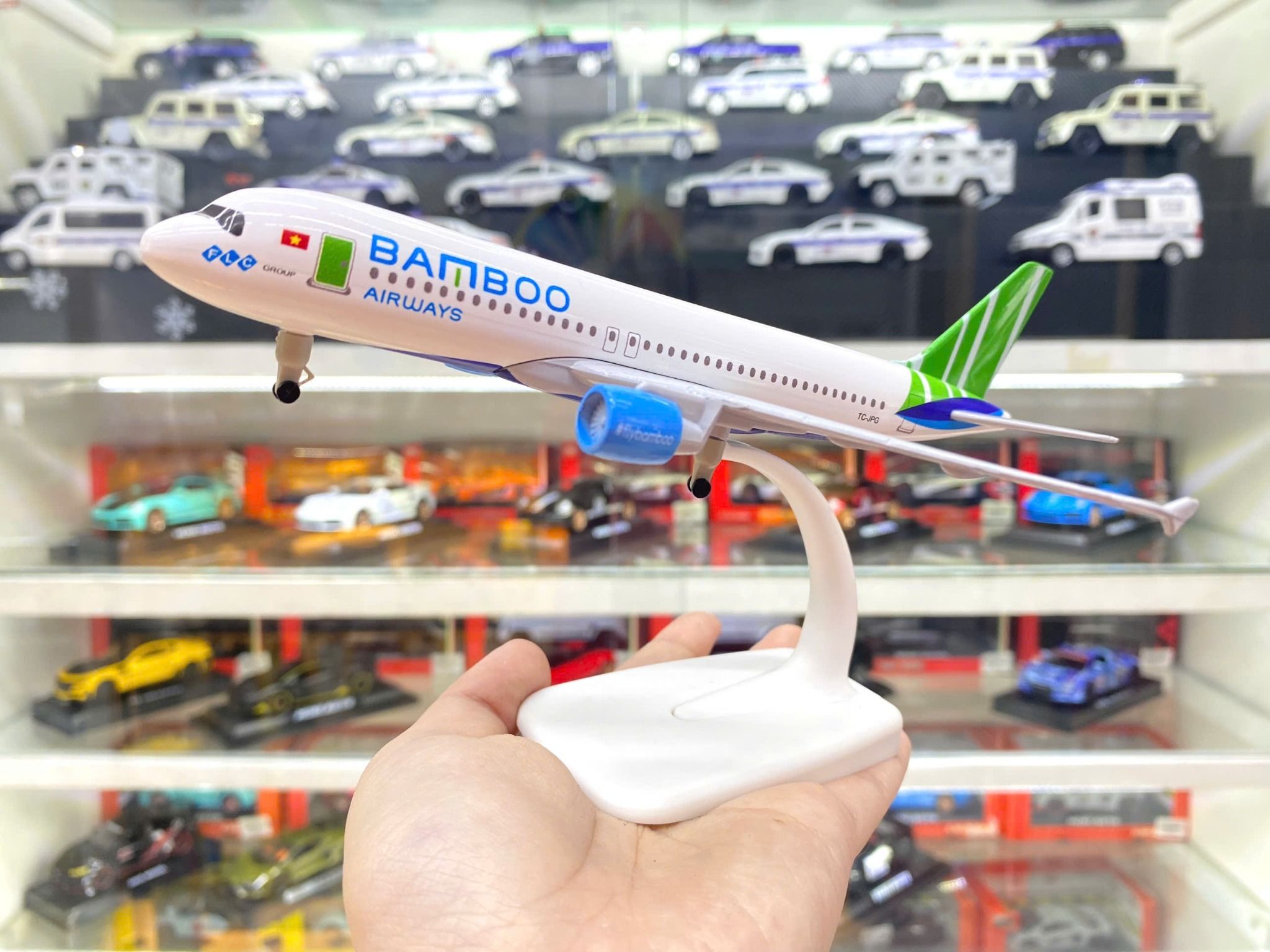  Mô hình máy bay Việt Nam Bamboo Airways Airbus A320 20cm MB20001 