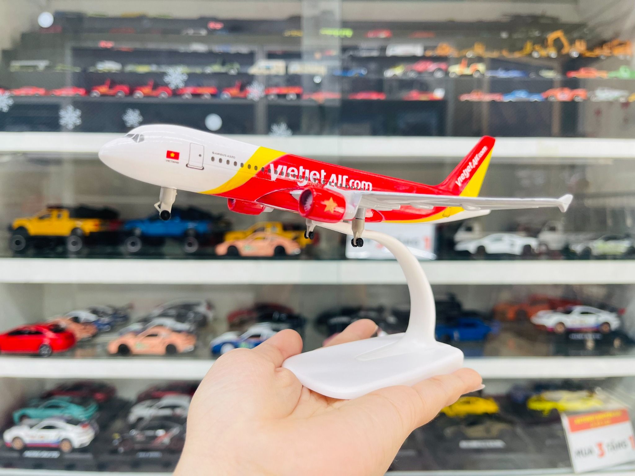  Mô hình máy bay Vietjet Air VN-A668 Airbus A320 20cm MB20006 
