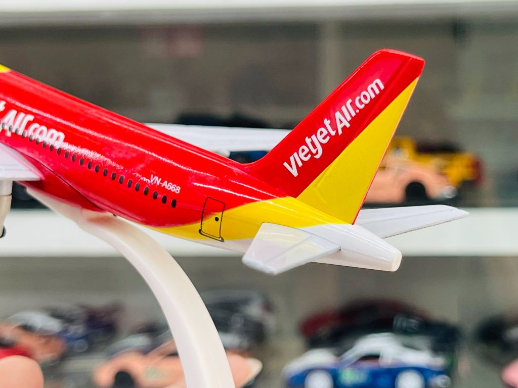 Mô hình máy bay Vietjet Air VN-A668 Airbus A320 20cm MB20006