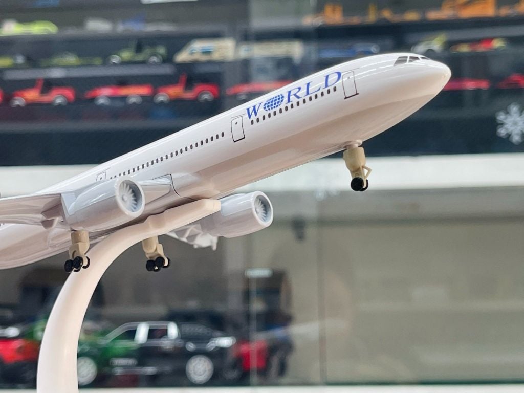 Mô hình máy bay World Airways Cargo MD-11 20cm MB20015