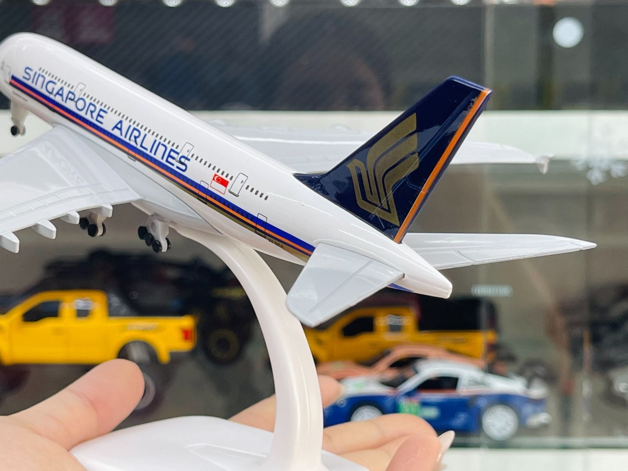  Mô hình máy bay Singapore Airline Airbus A380 20cm MB20017 