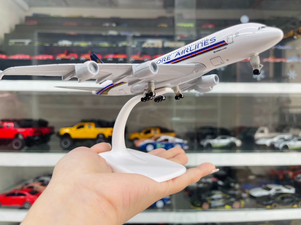 Mô hình máy bay Singapore Airline Airbus A380 20cm MB20017