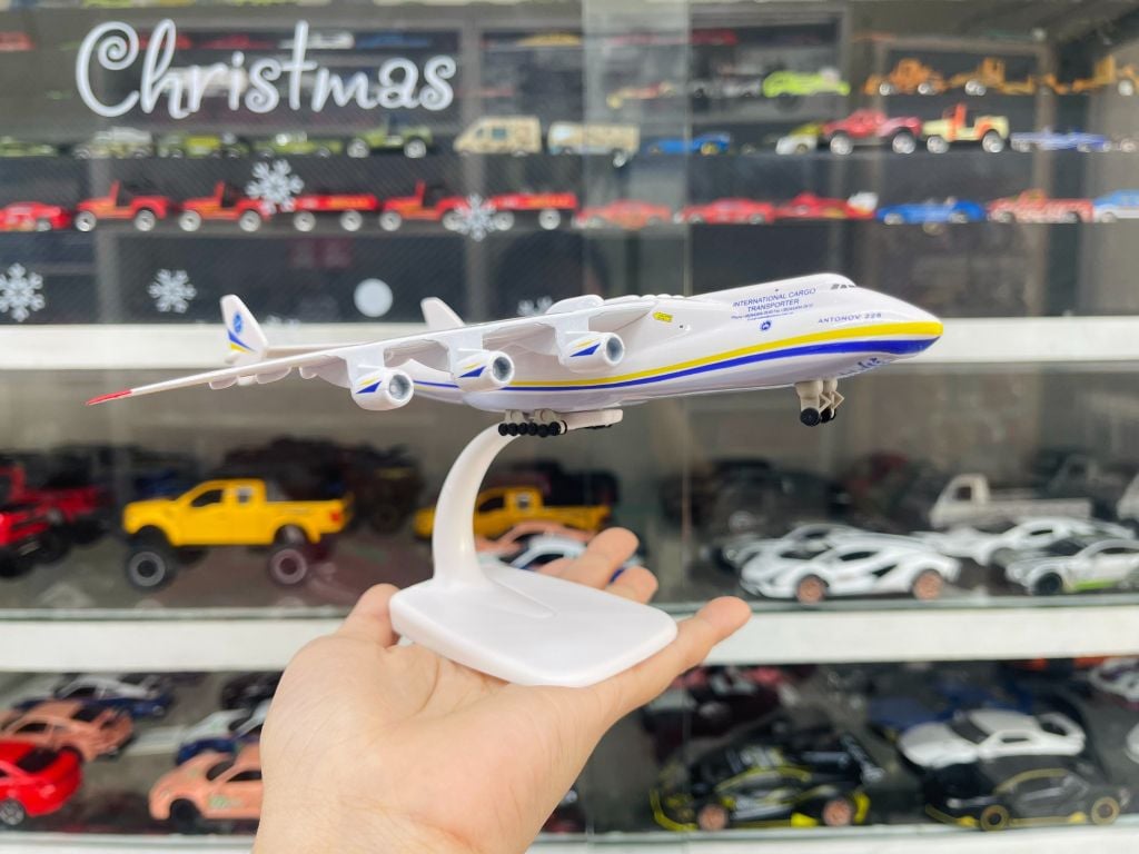 Mô hình máy bay vận chuyển 20cm Antonov Airlines International Cargo Transporter 225 20cm MB20018