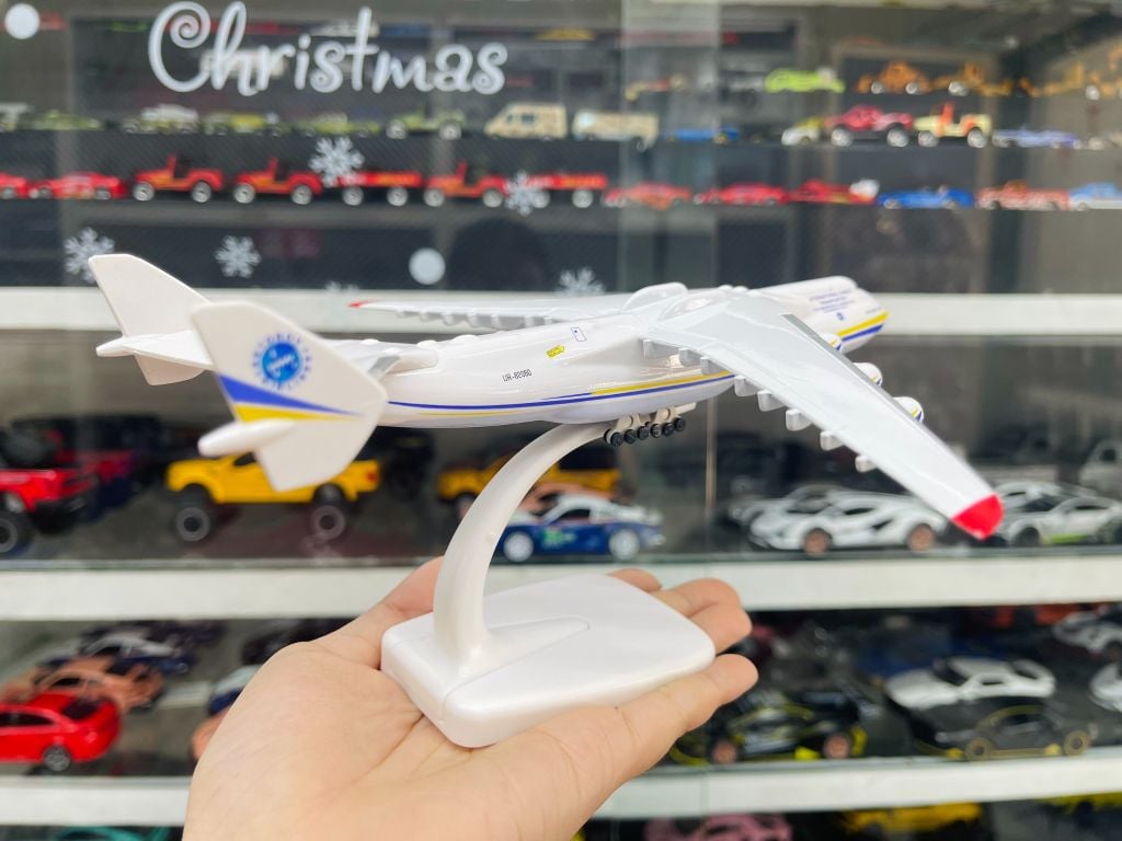 Mô hình máy bay vận chuyển 20cm Antonov Airlines International Cargo Transporter 225 20cm MB20018