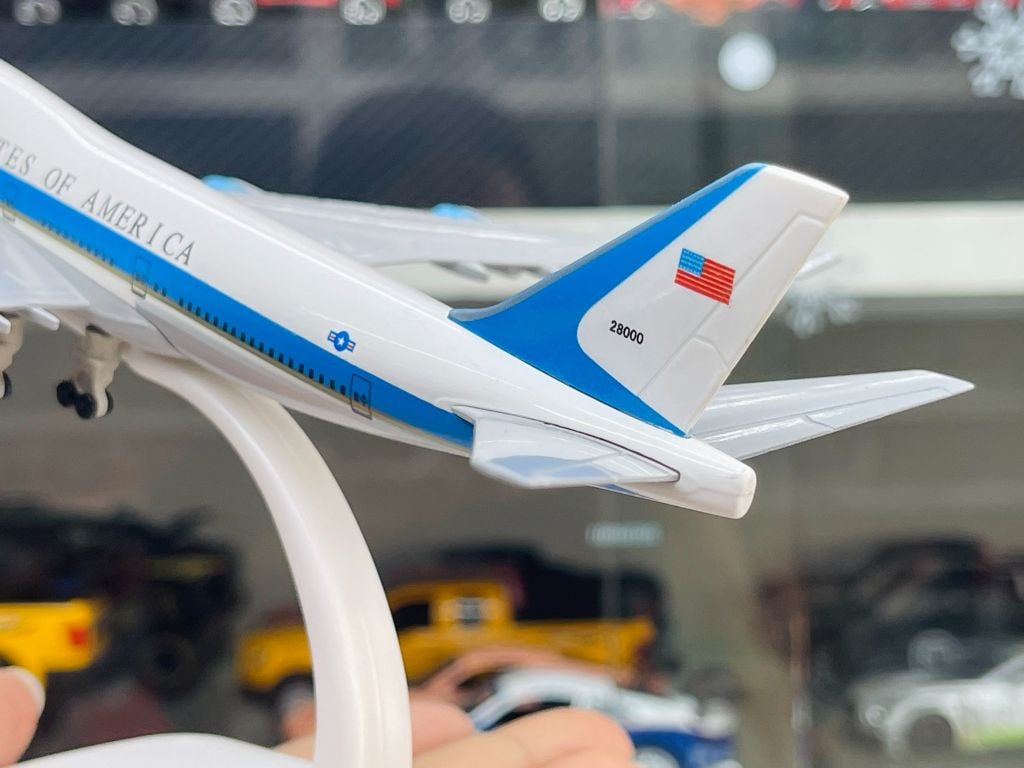 Mô hình máy bay Chuyên cơ tổng thống Mỹ Boeing B747 Air Force One 20cm MB20021