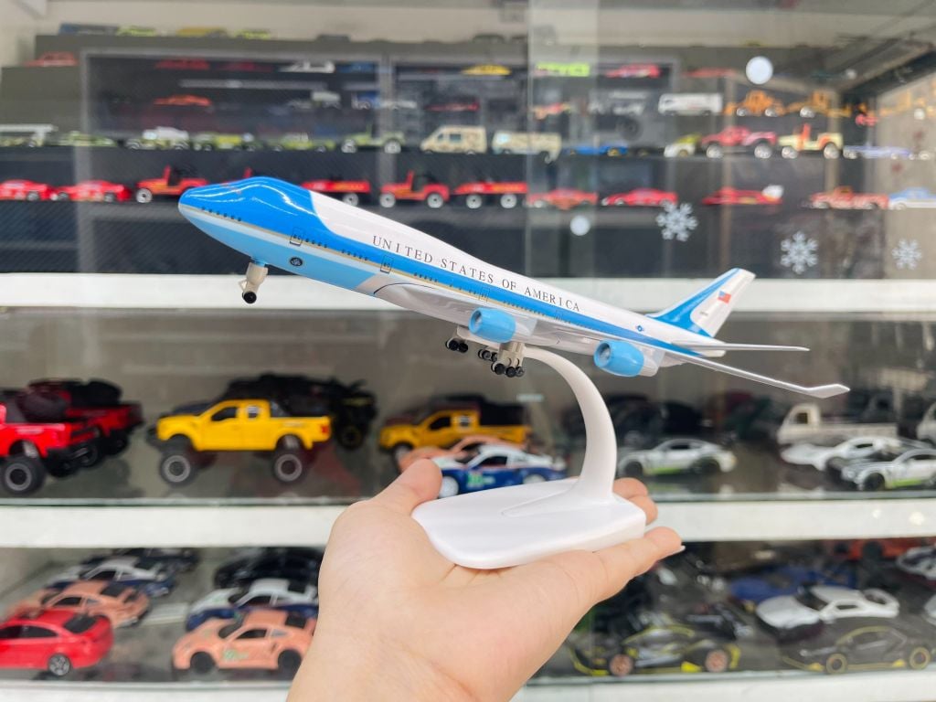Mô hình máy bay Chuyên cơ tổng thống Mỹ Boeing B747 Air Force One 20cm MB20021