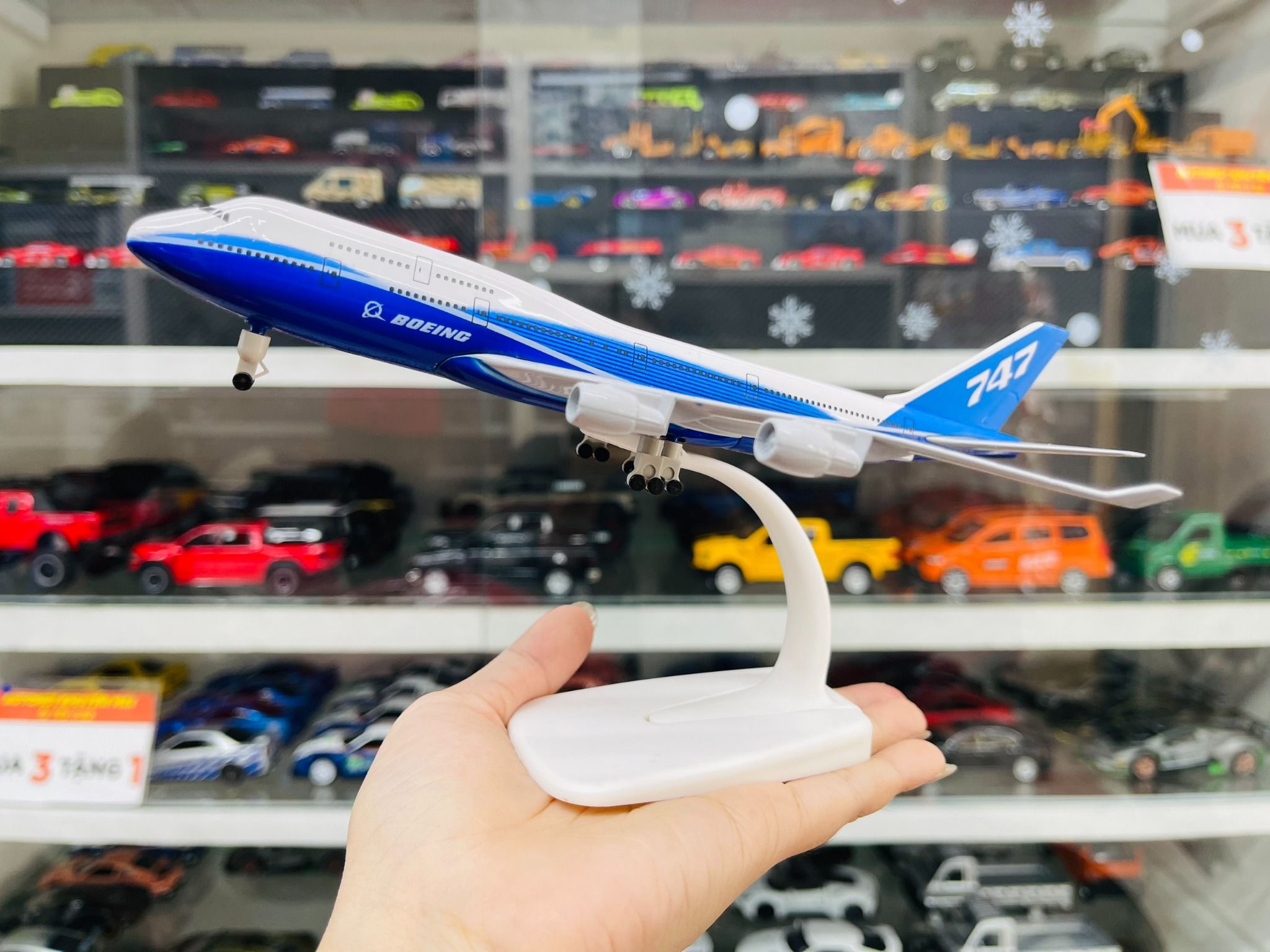  Mô hình máy bay Usa Intercontinental Livery Boeing B747-8 20cm MB20023 