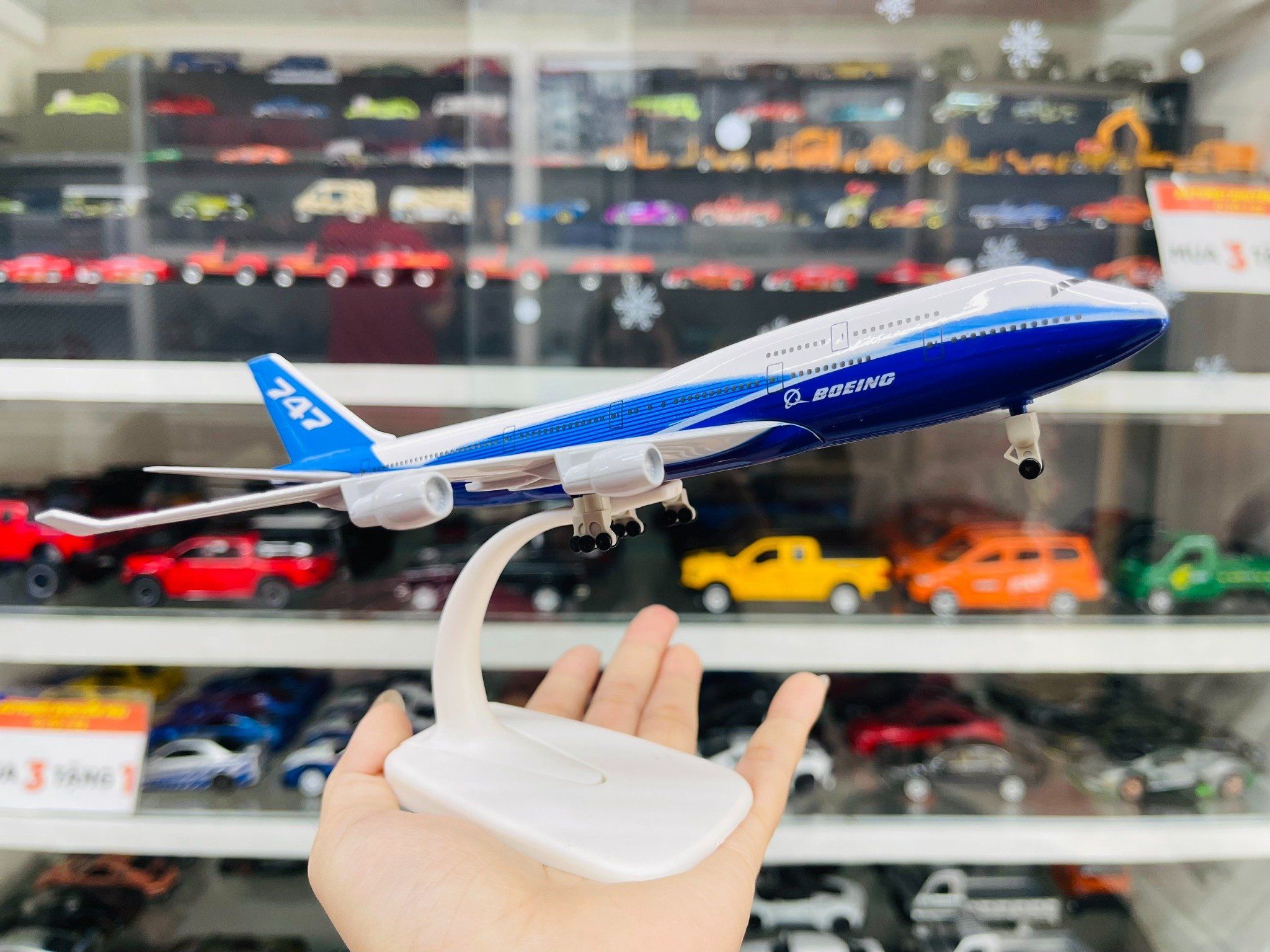  Mô hình máy bay Usa Intercontinental Livery Boeing B747-8 20cm MB20023 