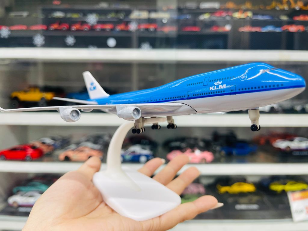 Mô hình máy bay KLM Royal Dutch Airlines Boeing B747 20cm MB20025