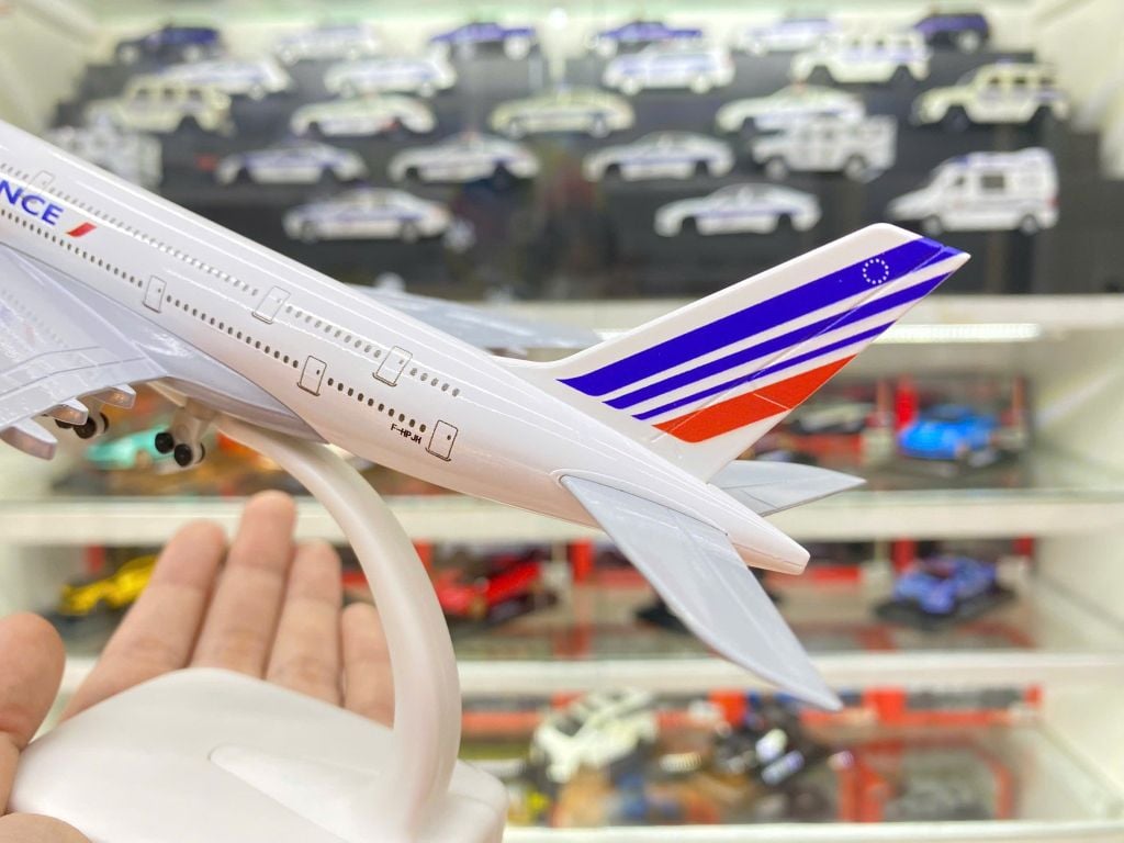 Mô hình máy bay Air France Airbus A380 20cm MB20028