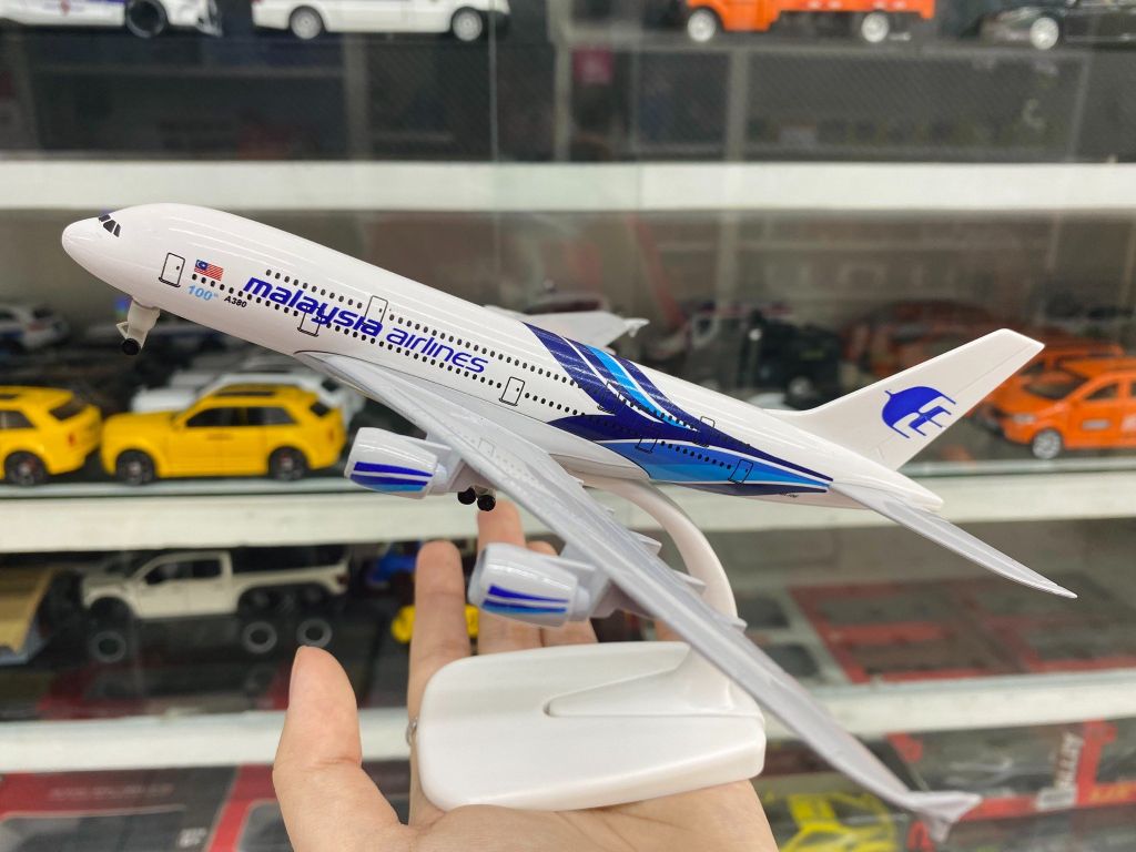 Mô hình máy bay Malaysia Airlines Airbus A380 20cm MB20029