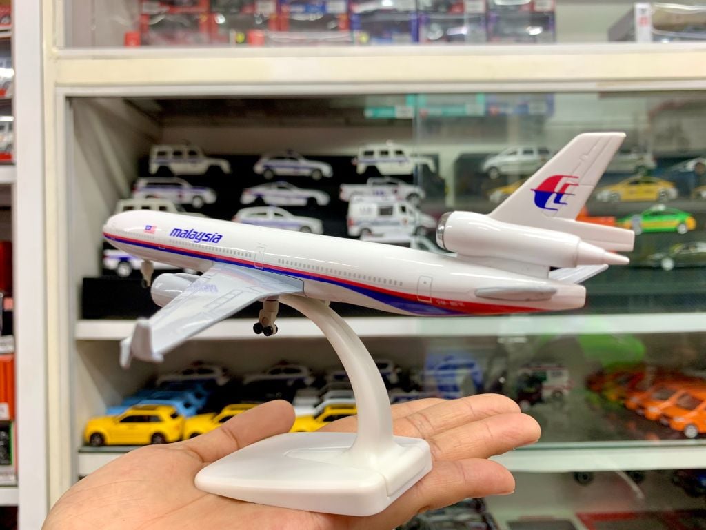 Mô hình máy bay Malaysia Airlines McDonnell Douglas MD-11 20cm MB20034