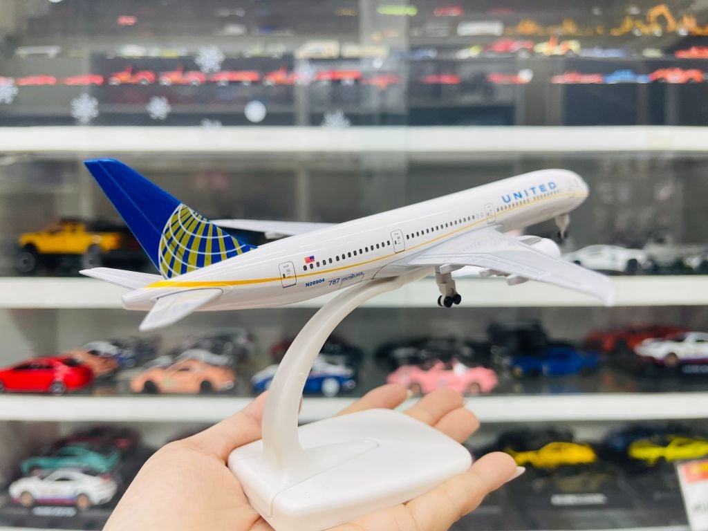 Mô hình máy bay United Boeing B787 20cm MB20035