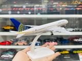  Mô hình máy bay United Boeing B787 20cm MB20035 