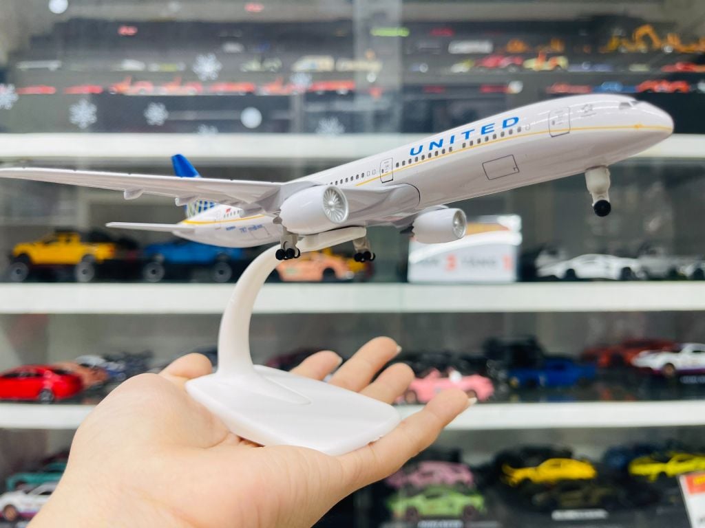 Mô hình máy bay United Boeing B787 20cm MB20035