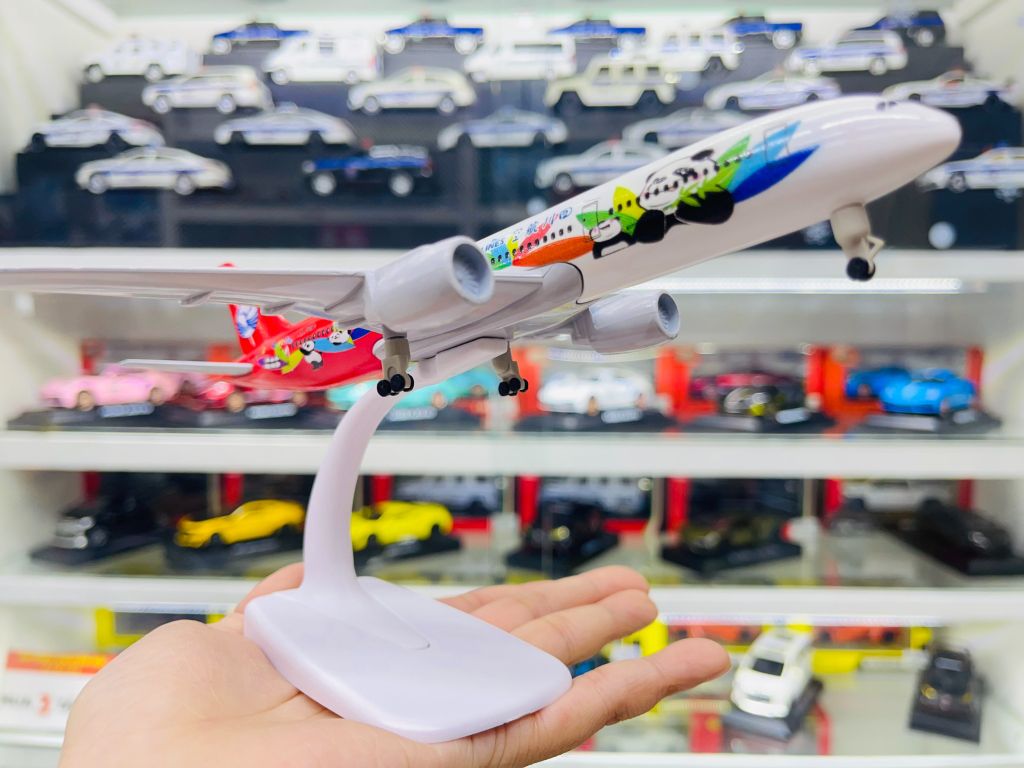 Mô hình máy bay China Sichuan Airlines Airbus A350 có bánh xe 20cm MB20039