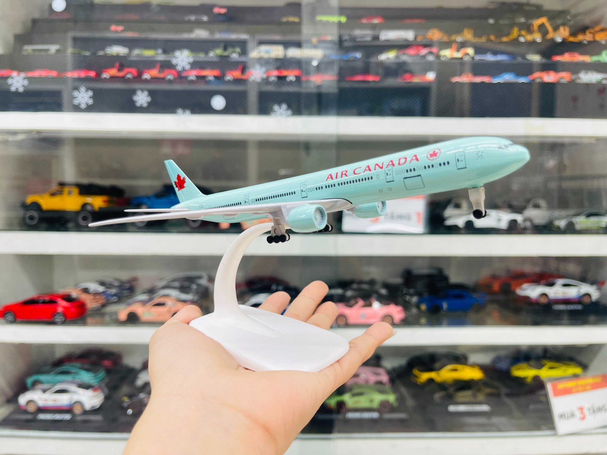  Mô hình máy bay Canada Airlines Boeing B777 20cm MB20041 