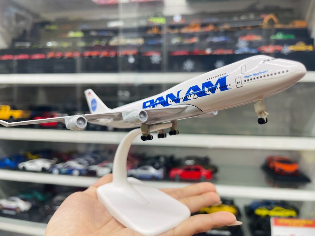 Mô hình máy bay USA Air Pan American World Boeing B747 có bánh xe 20cm MB20042