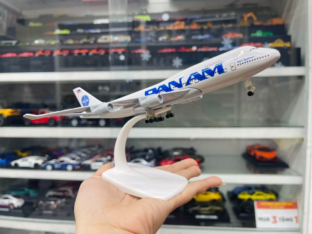 Mô hình máy bay USA Air Pan American World Boeing B747 có bánh xe 20cm MB20042