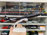  Mô hình máy bay Air New Zealand Boeing B777 có bánh xe 20cm MB20043 