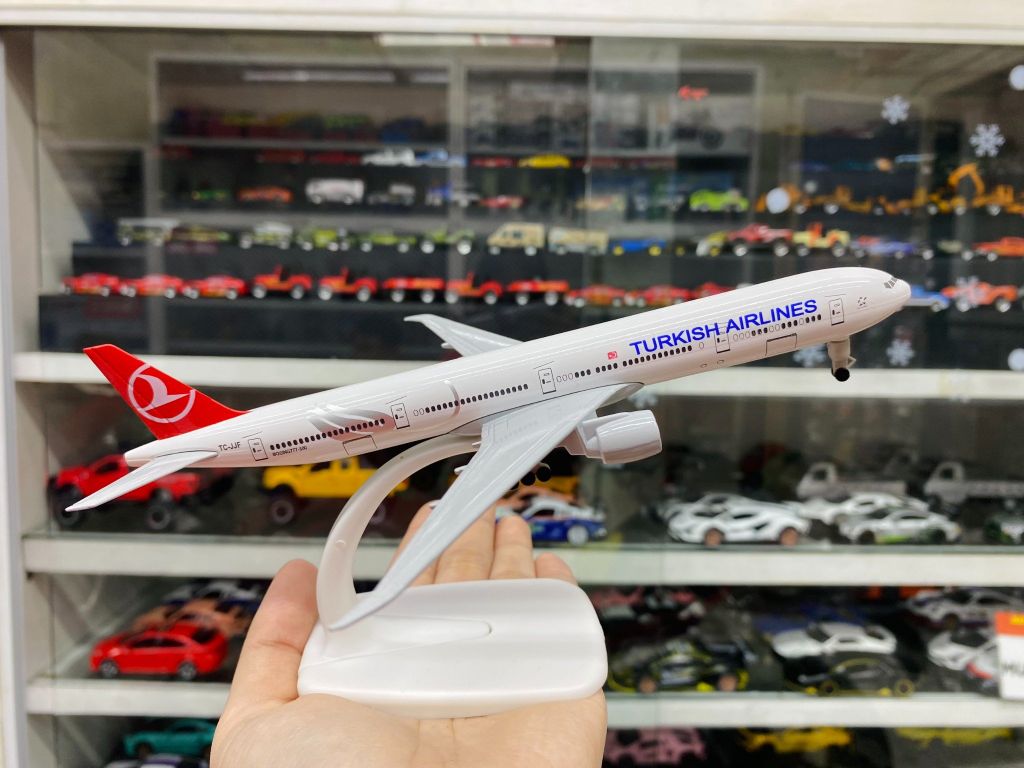 Mô hình máy bay Thổ Nhĩ Kì Turkish Airlines Boeing B777 có bánh xe 20cm MB20047
