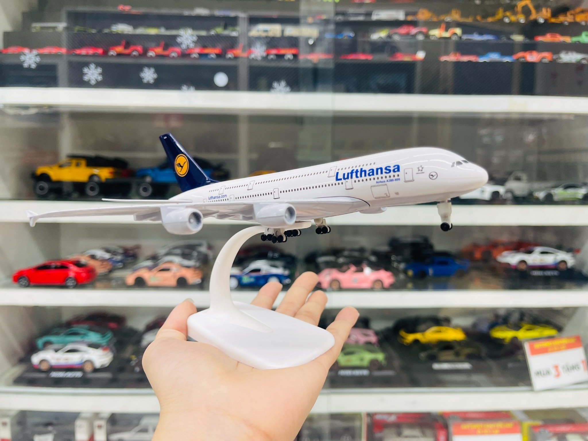  Mô hình máy bay Germany Lufthansa Airbus A380 có bánh xe 20cm MB20050 