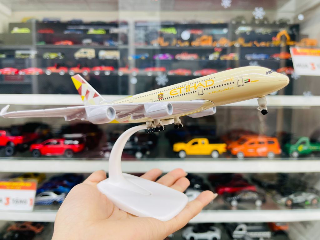 Mô hình máy bay Abu Dhab Ả Rập Etihad Airbus A380 có bánh xe 20cm MB20051