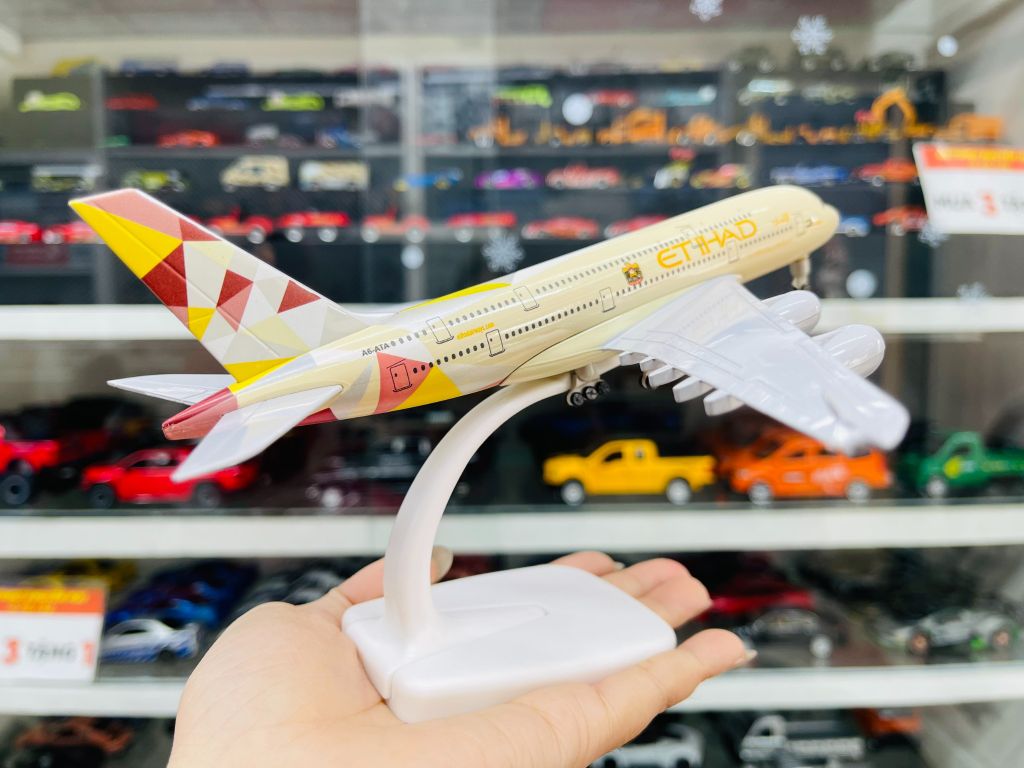 Mô hình máy bay Abu Dhab Ả Rập Etihad Airbus A380 có bánh xe 20cm MB20051