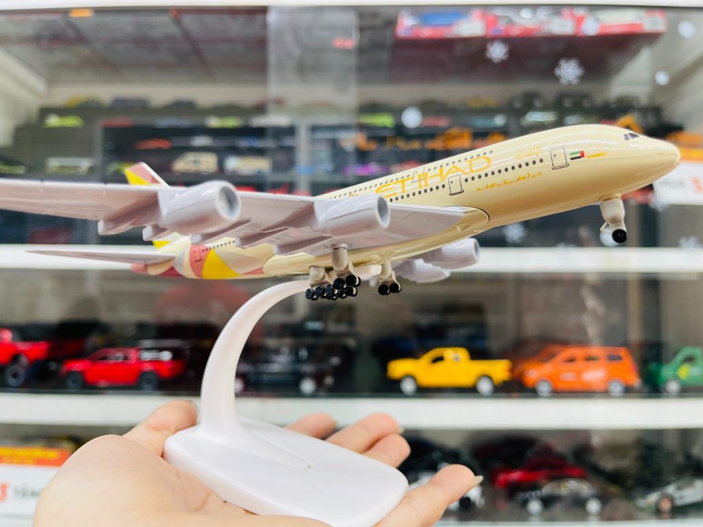 Mô hình máy bay Abu Dhab Ả Rập Etihad Airbus A380 có bánh xe 20cm MB20051