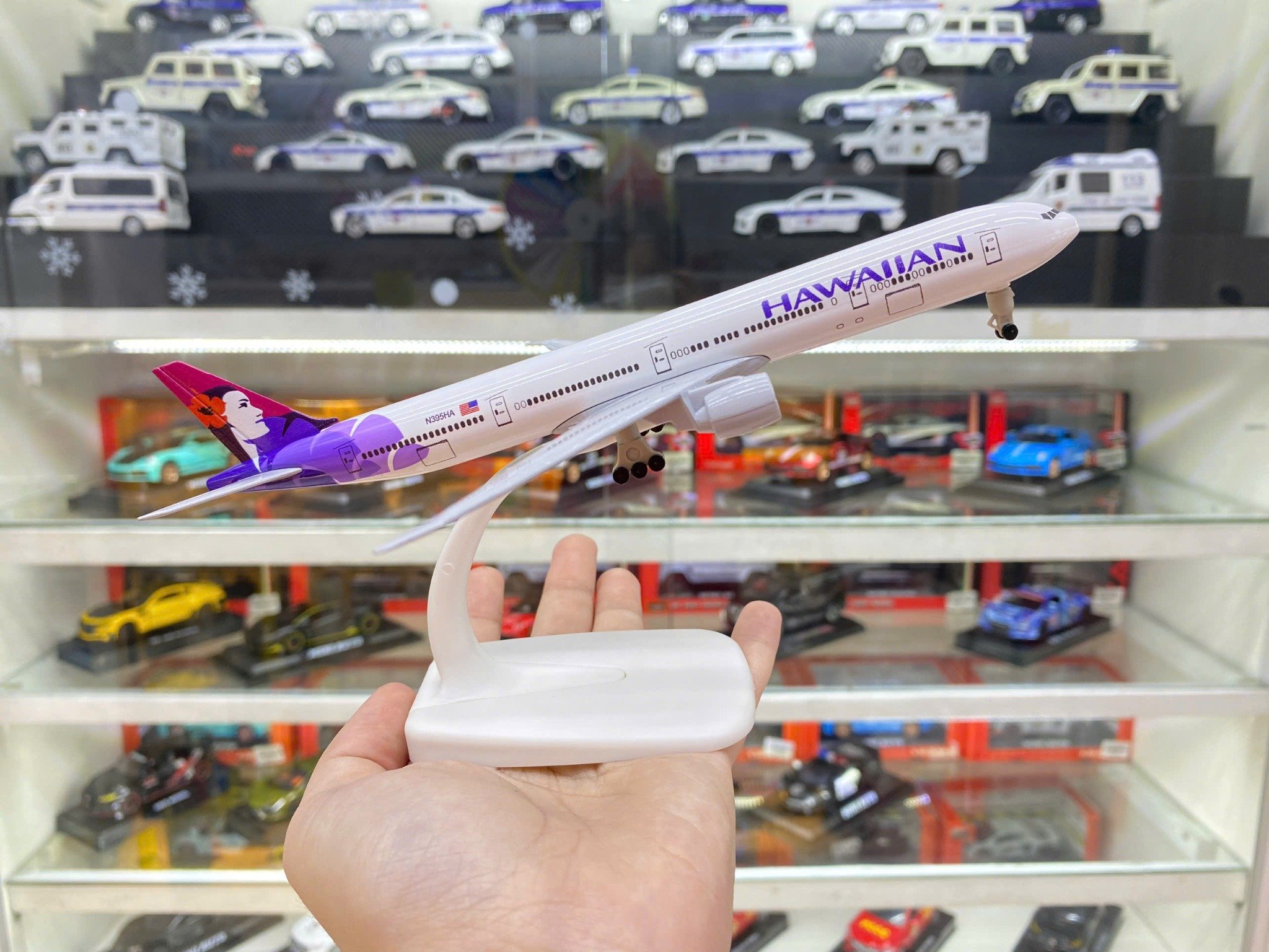  Mô hình máy bay Hawaiian Airlines Boeing B777 có bánh xe 20cm MB20054 