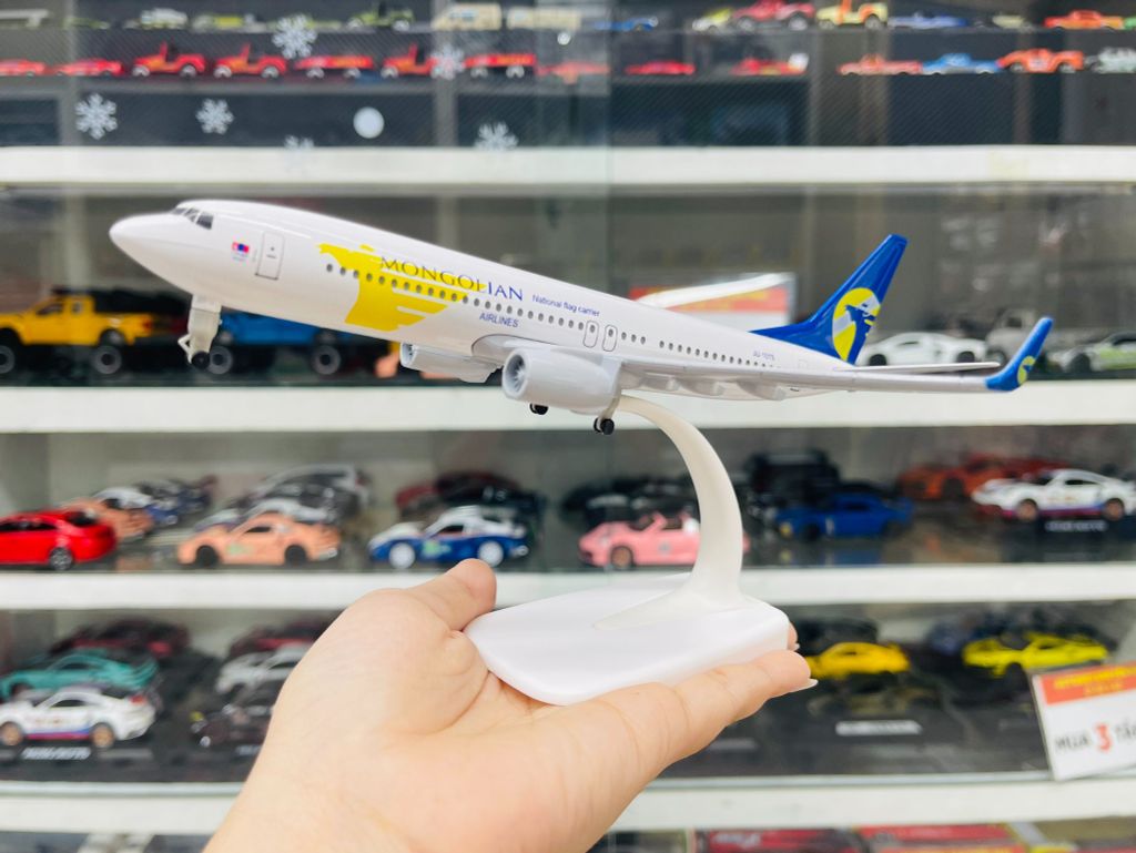 Mô hình máy bay Mông cổ MIAT Mongolian Airlines Boeing B737 có bánh xe 20cm MB20055