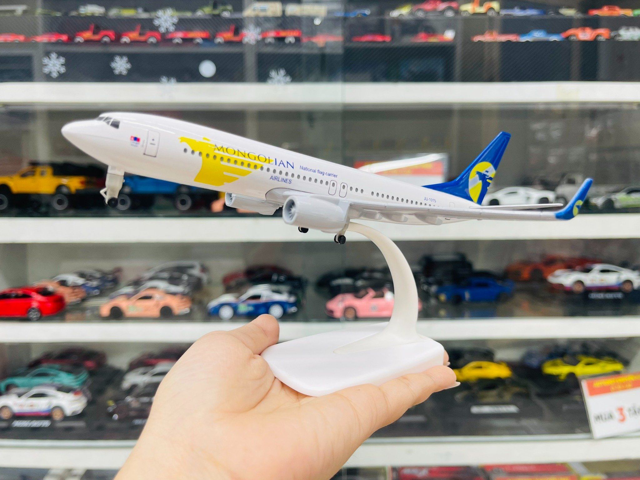  Mô hình máy bay Mông cổ MIAT Mongolian Airlines Boeing B737 có bánh xe 20cm MB20055 