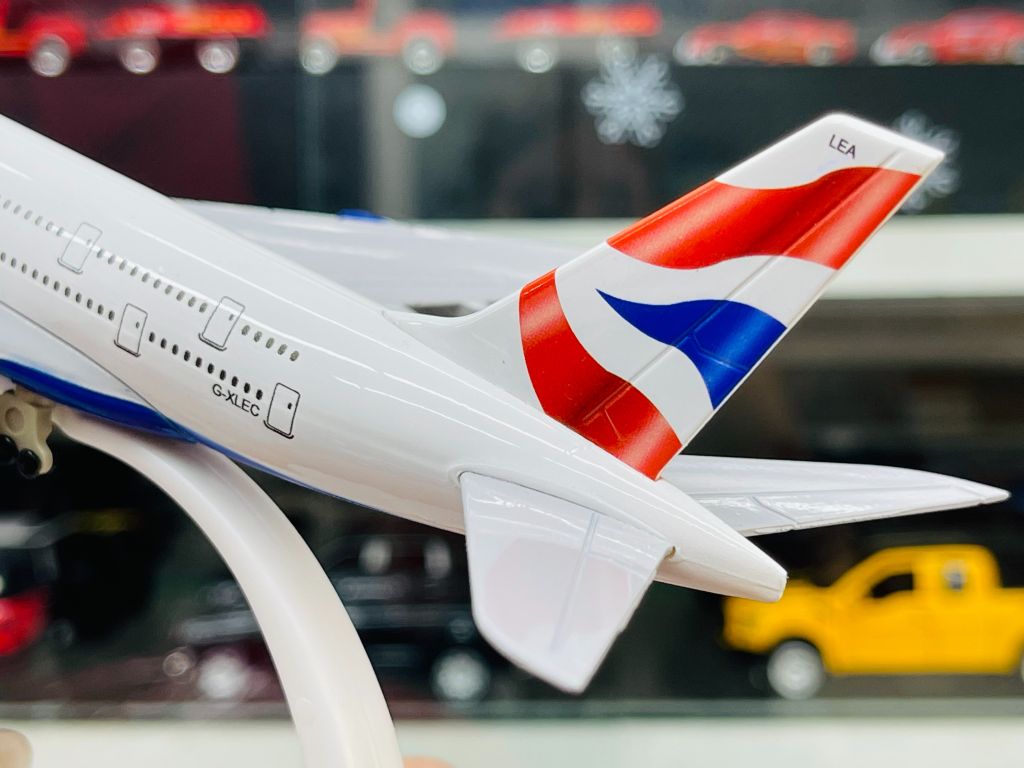 Mô hình máy bay Anh Quốc British Airways Airbus A380 có bánh xe MB20057