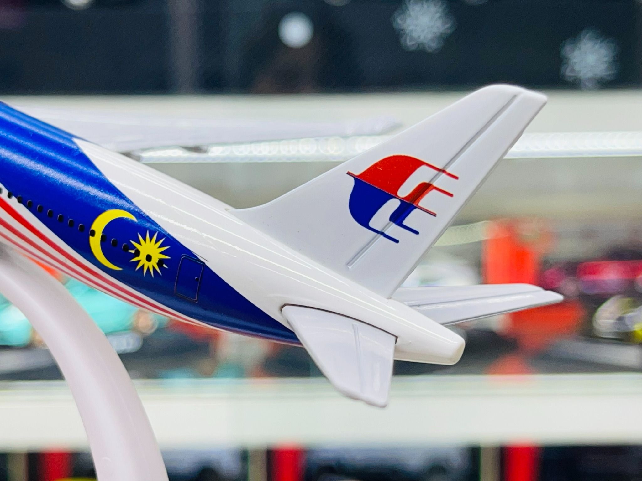  Mô hình máy bay Malaysia Airlines Negaraku Livery Airbus A350 có bánh xe MB20058 