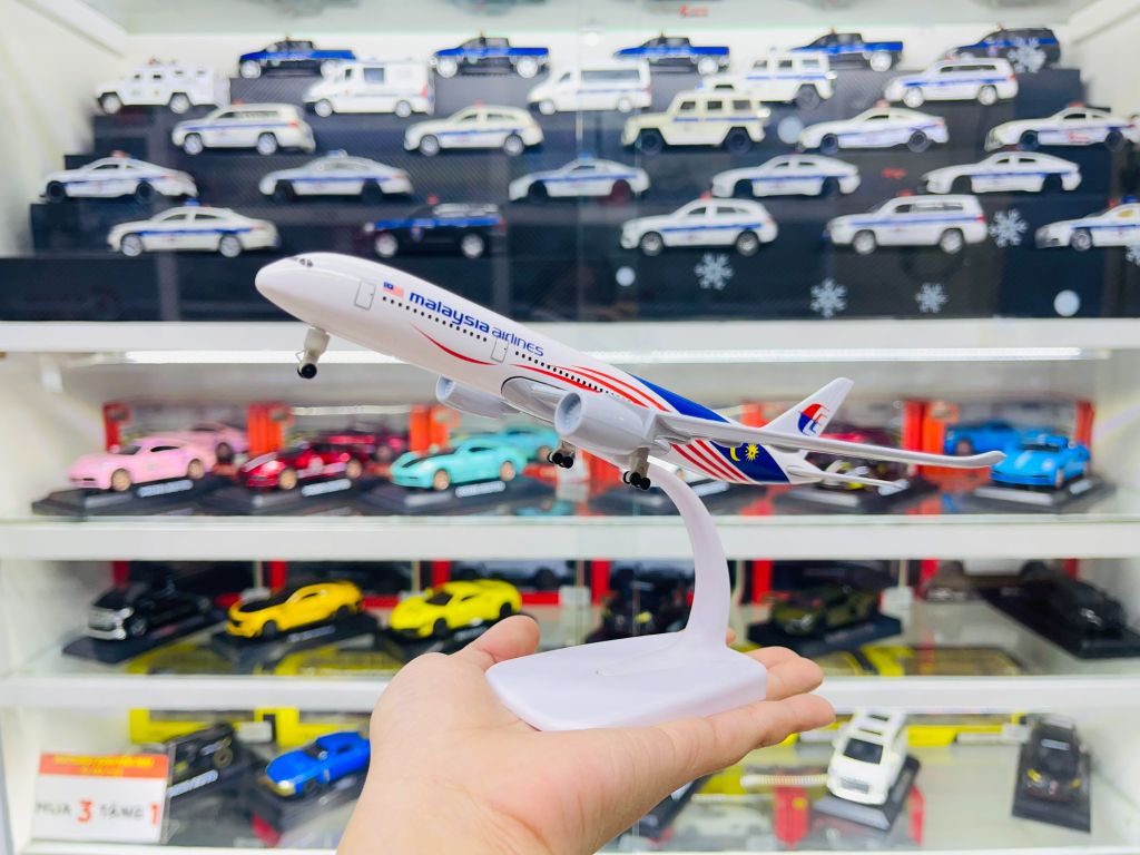 Mô hình máy bay Malaysia Airlines Negaraku Livery Airbus A350 có bánh xe MB20058