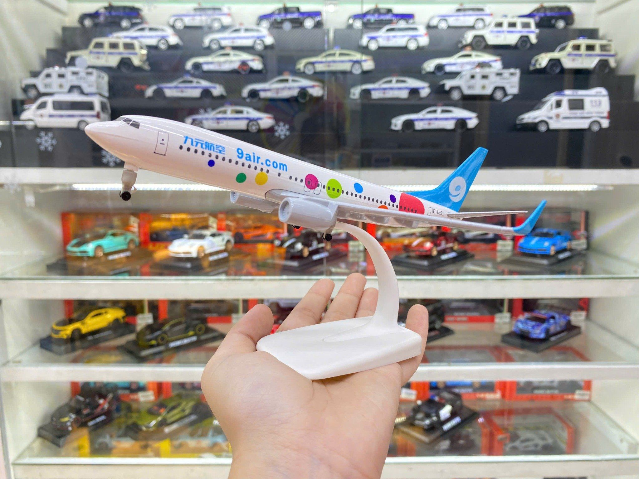  Mô hình máy bay China 9 Air.com Guangzhou Baiyun Boeing B737 20cm có bánh xe MB20059 