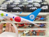  Mô hình máy bay China 9 Air.com Guangzhou Baiyun Boeing B737 20cm có bánh xe MB20059 