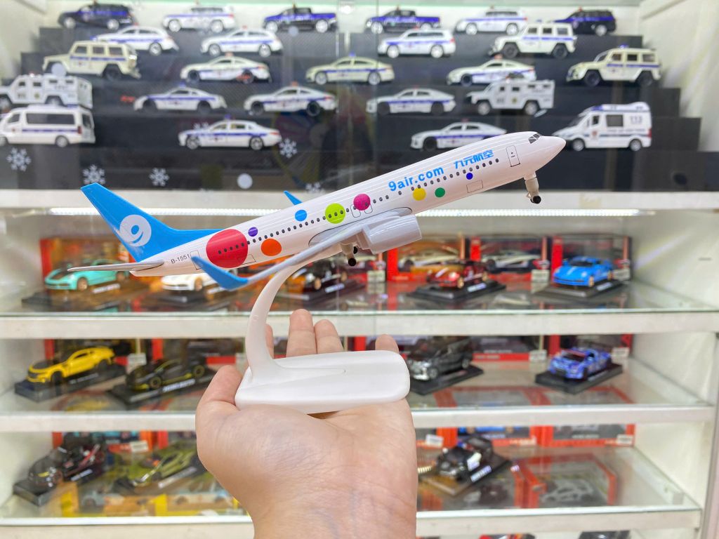 Mô hình máy bay China 9 Air.com Guangzhou Baiyun Boeing B737 20cm có bánh xe MB20059