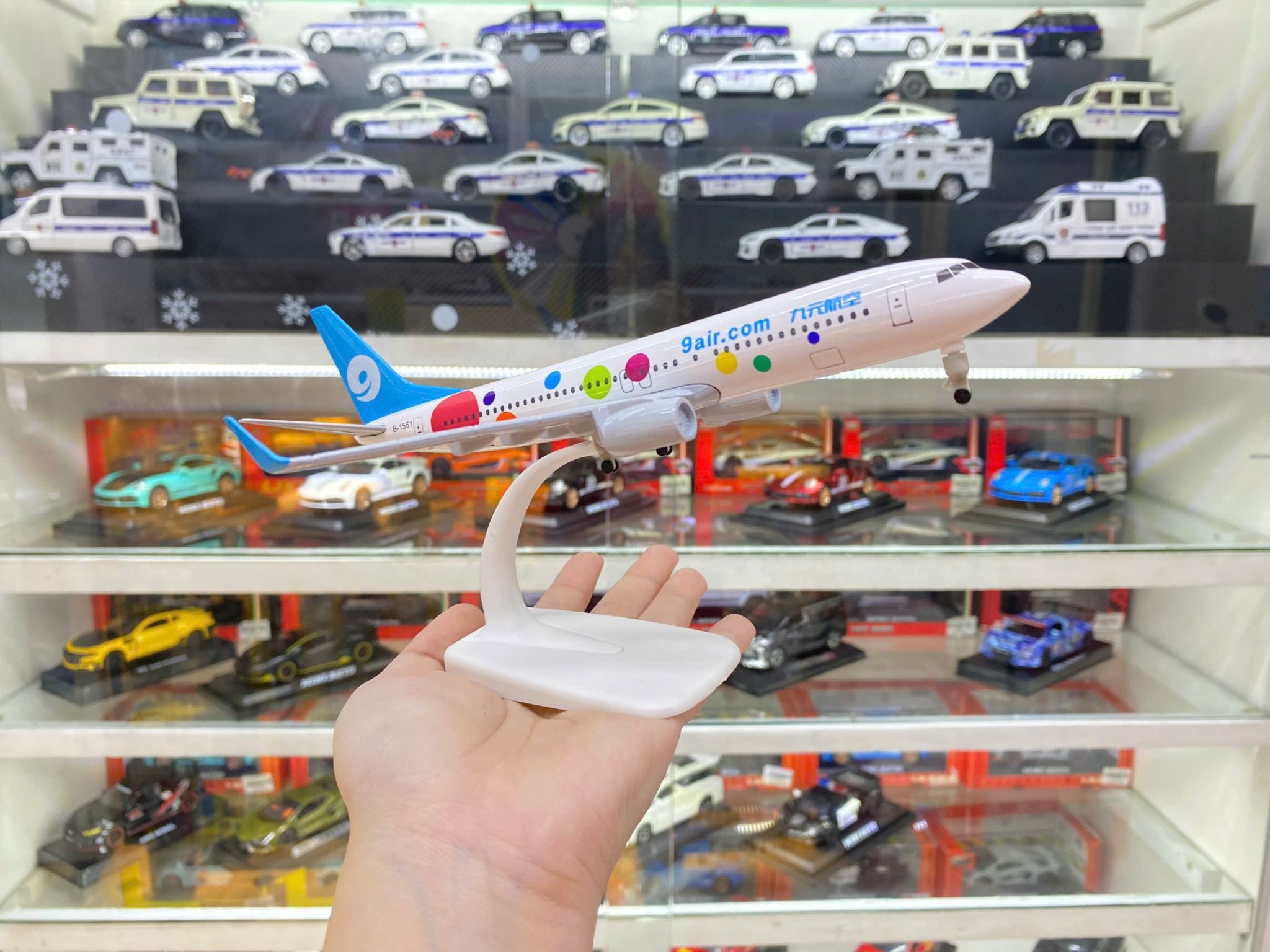  Mô hình máy bay China 9 Air.com Guangzhou Baiyun Boeing B737 20cm có bánh xe MB20059 