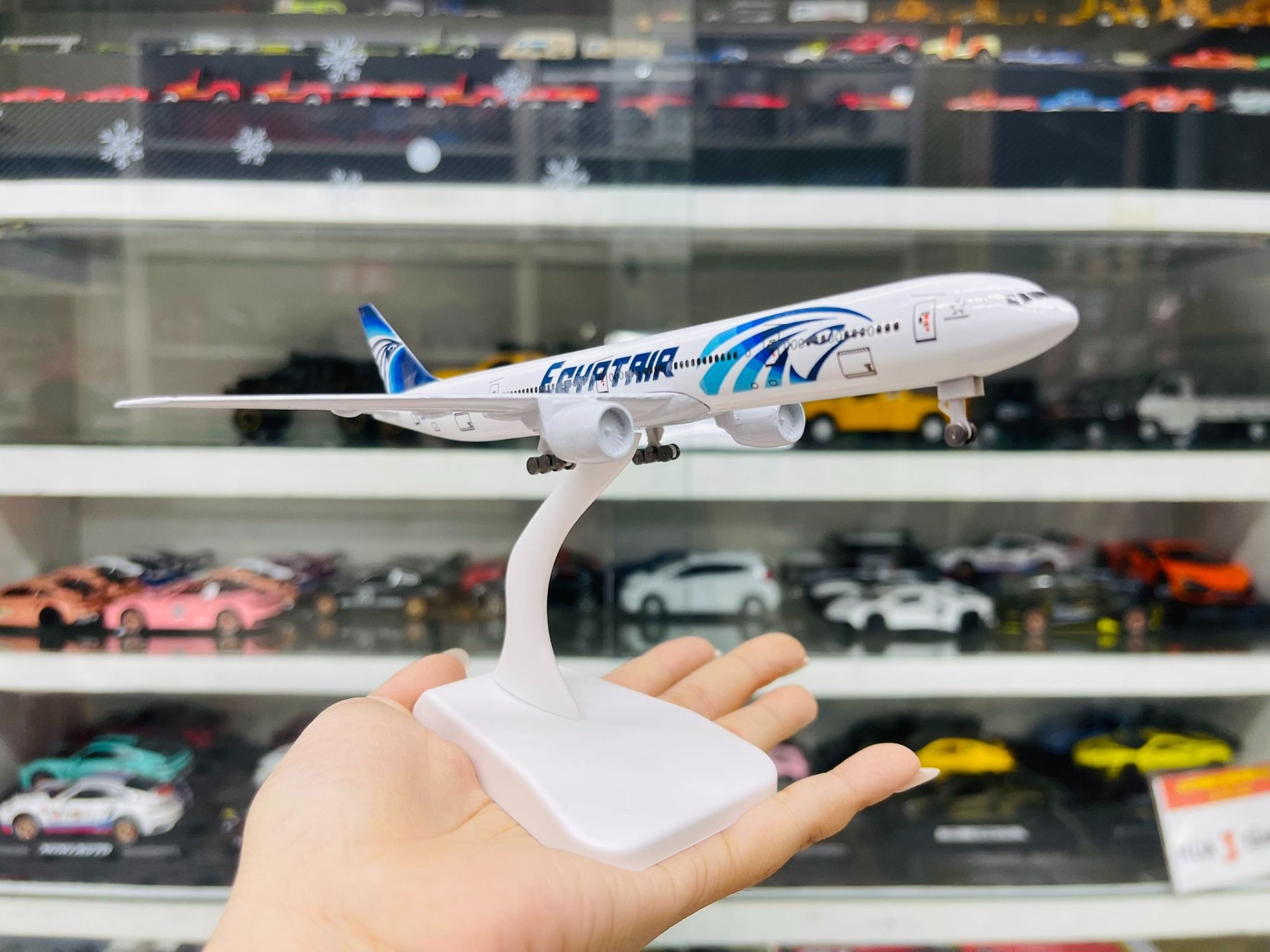  Mô hình máy bay Ai Cập Egyptair Boeing B777 có bánh xe 20cm MB20060 