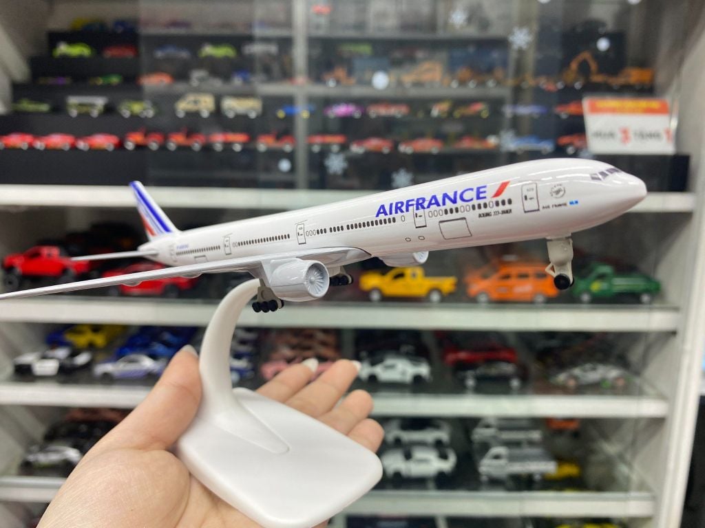 Mô hình máy bay Air France Boeing B777 20cm MB20061