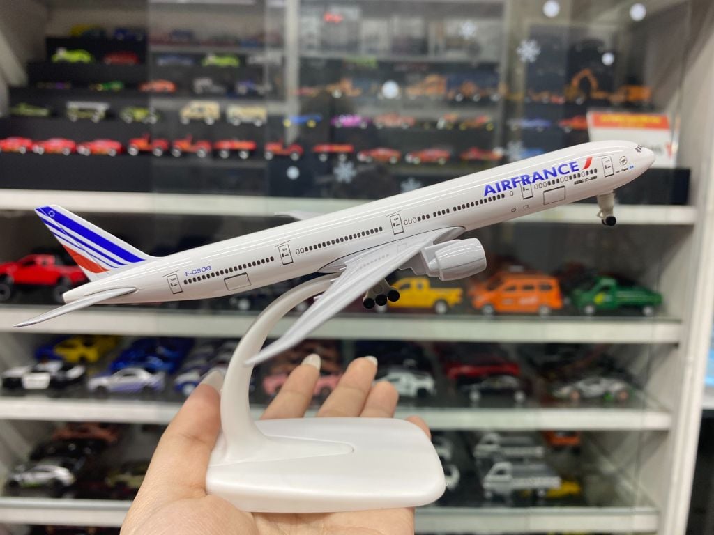 Mô hình máy bay Air France Boeing B777 20cm MB20061