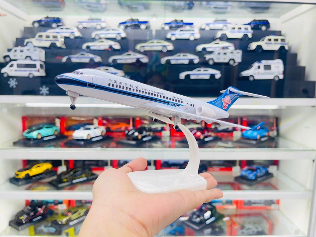 Mô hình máy bay China Southern ARJ21 có bánh xe 20cm MB20064